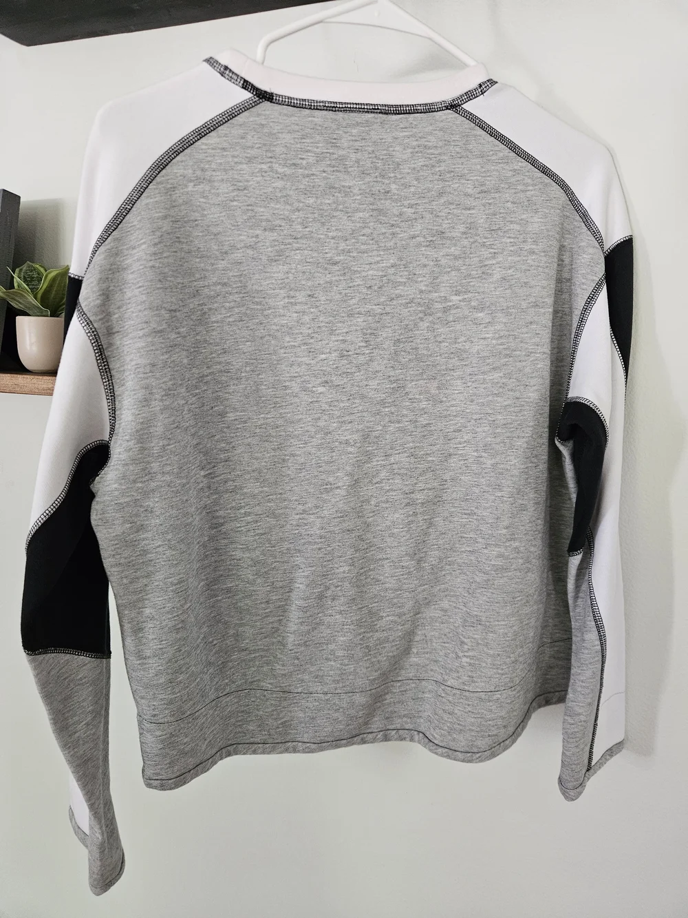 Nike Women's Black/White/Grey Colorblock Crew Sweatshirt